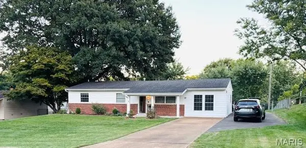 246 Howard DR, Ballwin, MO 63021