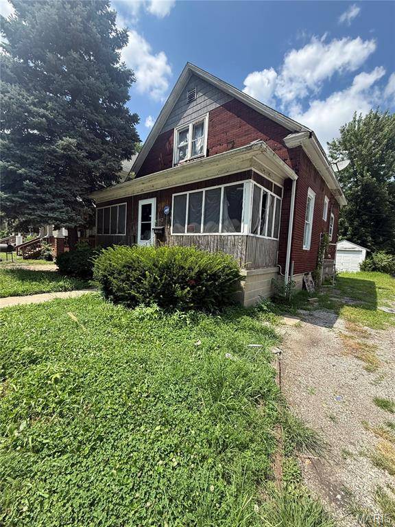 442 W division, Decatur, IL 62522