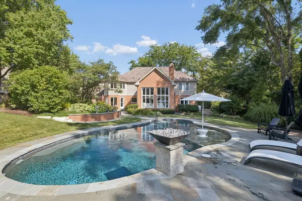 506 N ARBORETUM CIR, Wheaton, IL 60189