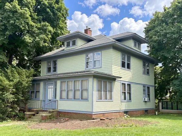 204 E South ST, Woodstock, IL 60098