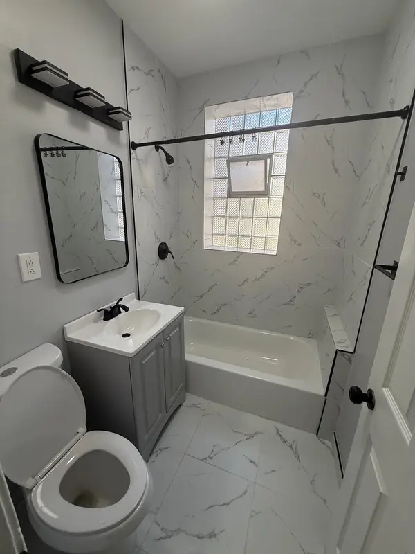 2230 E 70th PL #204, Chicago, IL 60649