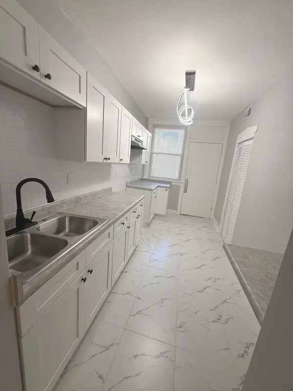 2230 E 70th PL #204, Chicago, IL 60649