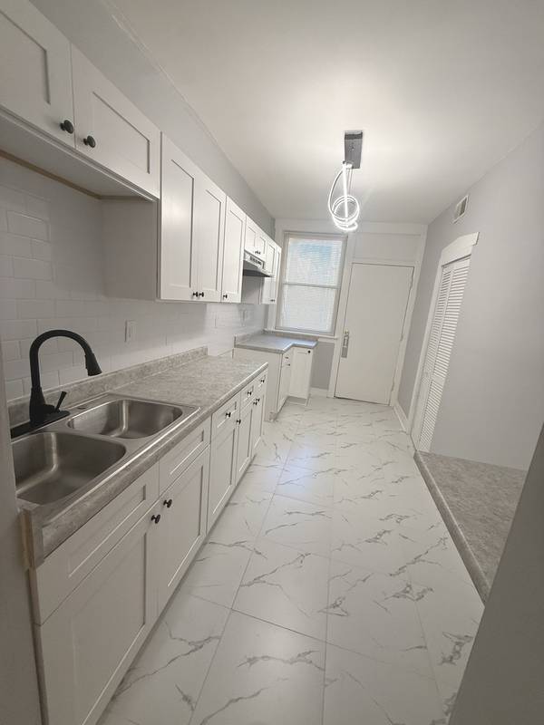2230 E 70th PL #204, Chicago, IL 60649