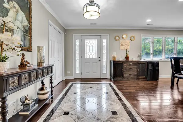 5613 Howard AVE, La Grange Highlands, IL 60525