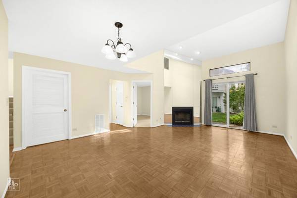 1081 Courtland DR #1081, Buffalo Grove, IL 60089