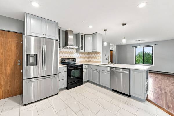 700 N Briar Hill LN #5, Addison, IL 60101