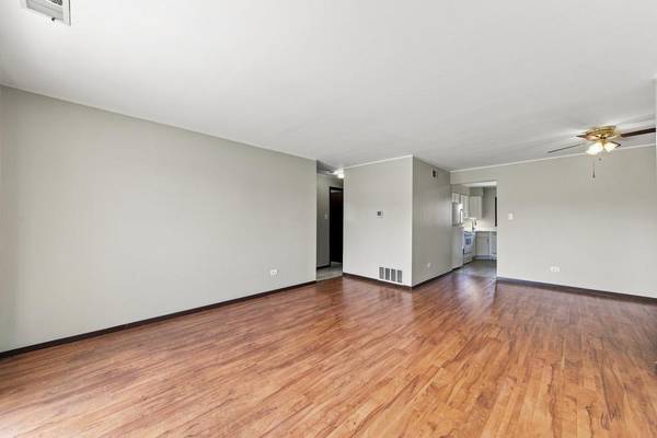 6408 Nature DR #3W, Oak Forest, IL 60452