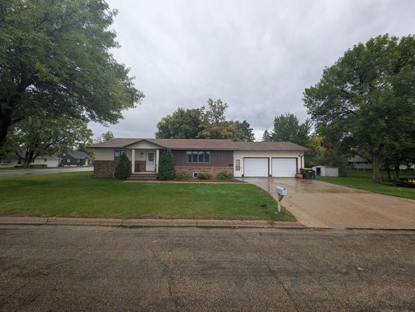 411 6th AVE SW, Perham, MN 56573