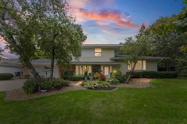 228 Walnut LN, Apple Valley, MN 55124