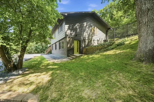 138 Chaparral DR, Apple Valley, MN 55124