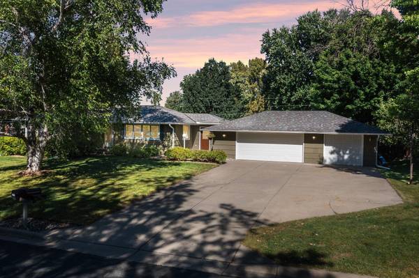 2508 W 140th ST, Burnsville, MN 55337
