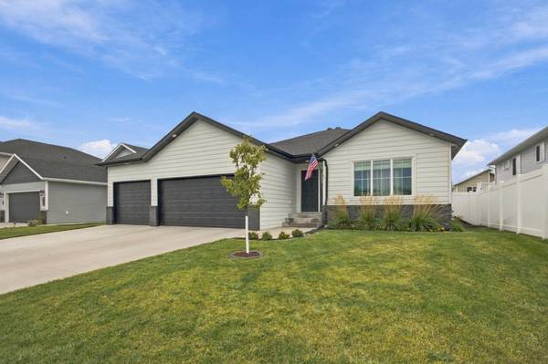 7233 28th ST S, Fargo, ND 58104