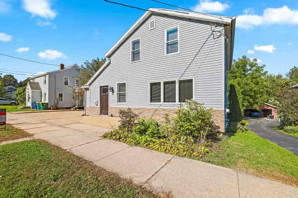 1123 CROOKS ST, Green Bay, WI 54301-3816