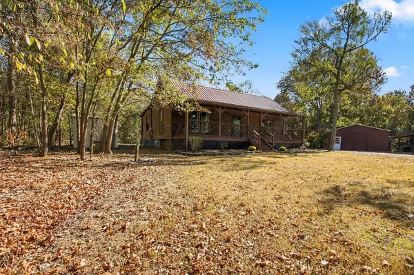 3561 Tobe Robertson Rd, Columbia, TN 38401
