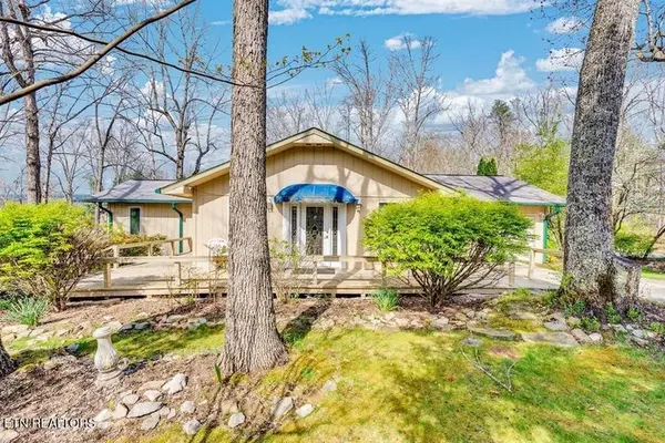 305 Saint George Dr, Crossville, TN 38558