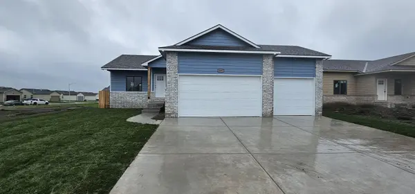 8997 E Joshua St, Bel Aire, KS 67226