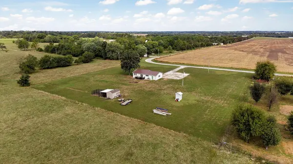 21721 Lawrence 2172, Aurora, MO 65605