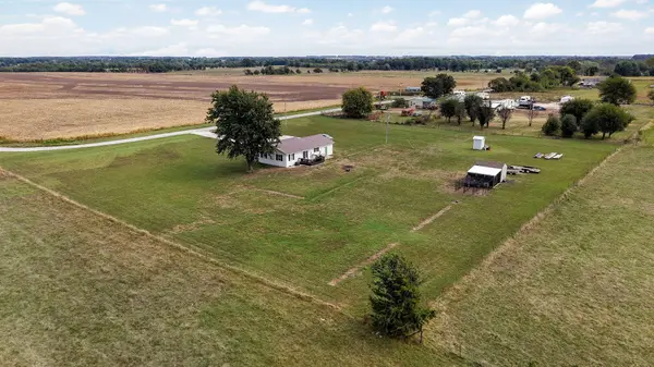 21721 Lawrence 2172, Aurora, MO 65605