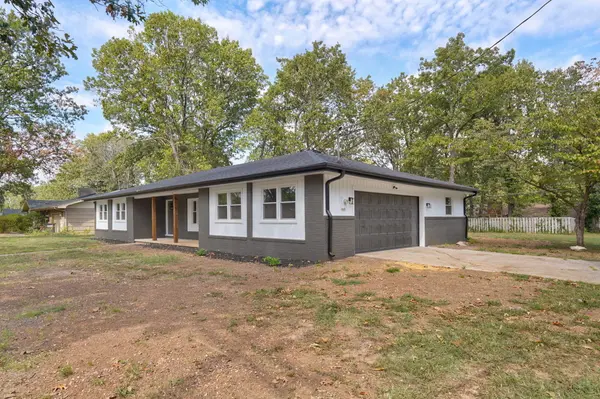 1025 W Vancouver ST, Springfield, MO 65803