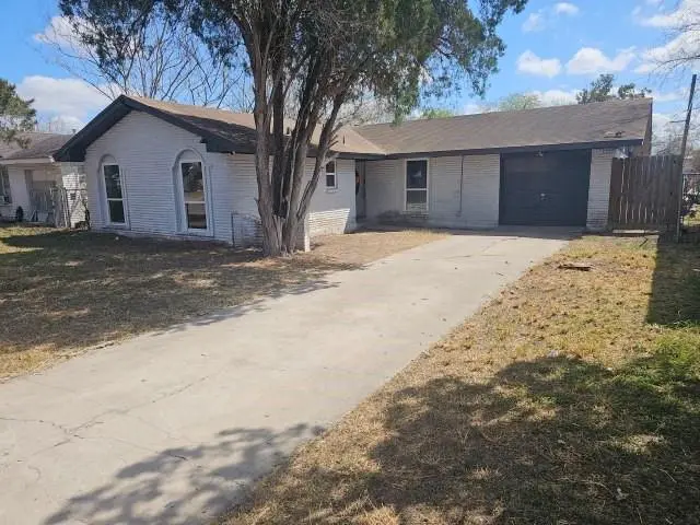 644 W Ligustrum Boulevard, Robstown, TX 78380