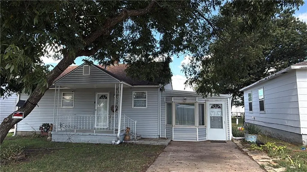 1914 W 5th ST, Coffeyville, KS 67337