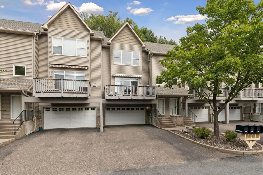 9820 Cove DR, Minnetonka, MN 55305