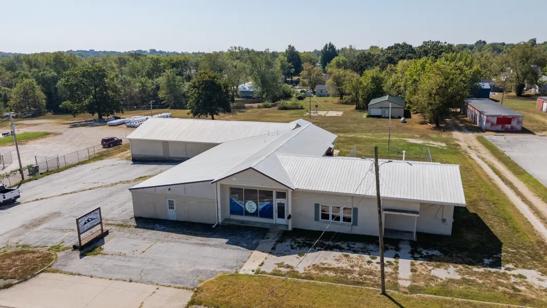 610 W 3rd ST, Mountain Grove, MO 65711