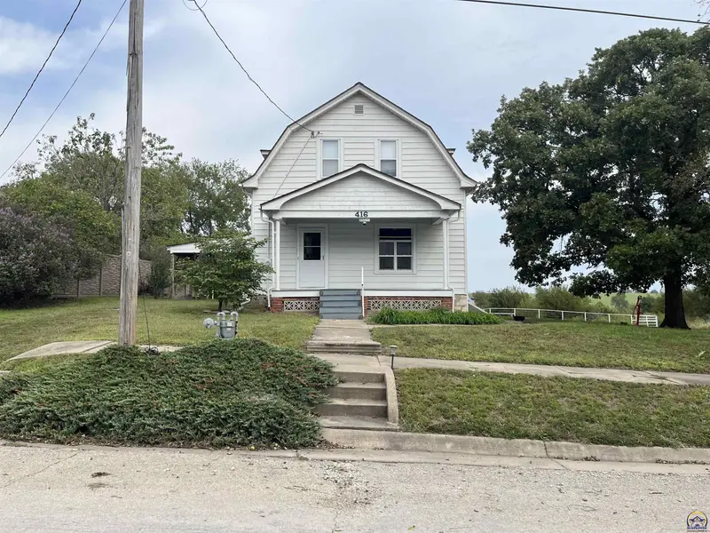 416 E 1st ST, Eskridge, KS 66423