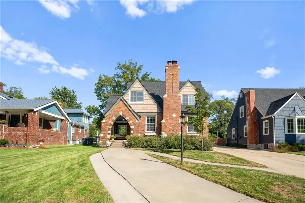 1336 E 76th ST, Kansas City, MO 64131