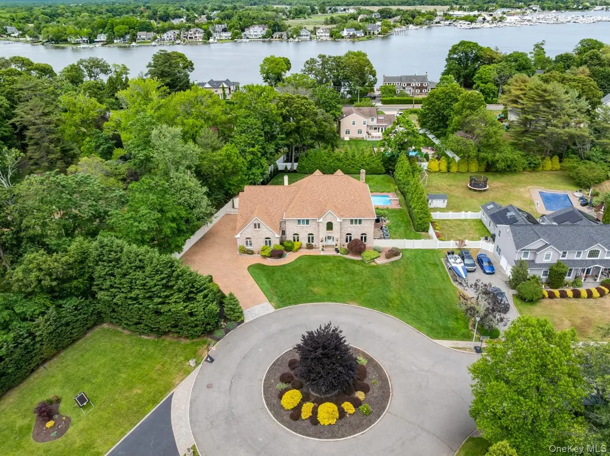 15 Teal CRES, Great River, NY 11739