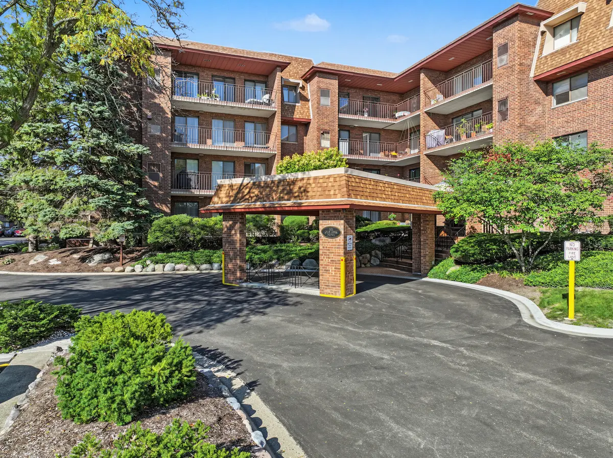 101 Old Oak DR #215, Buffalo Grove, IL 60089