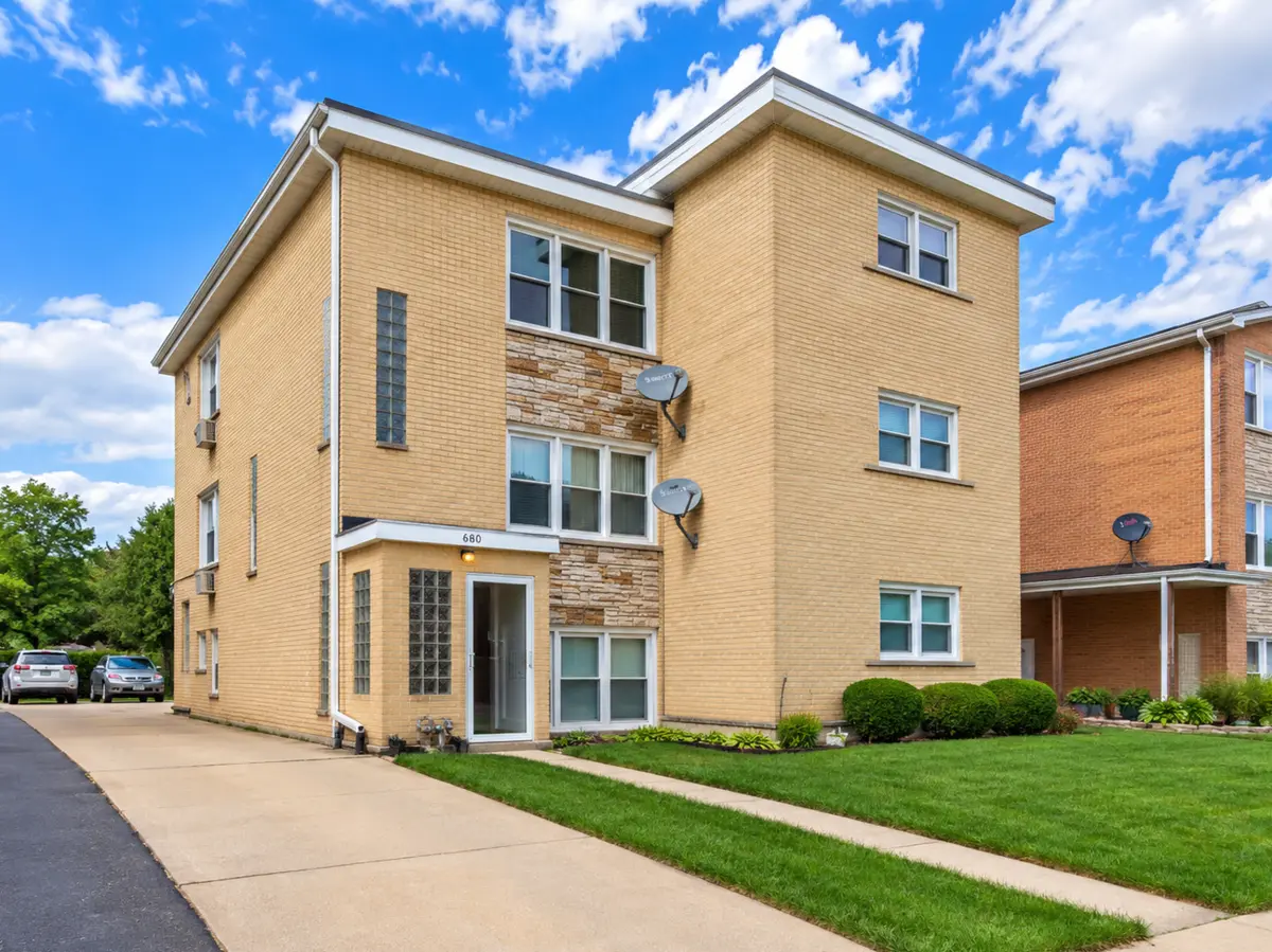 680 BEAU CT, Des Plaines, IL 60016