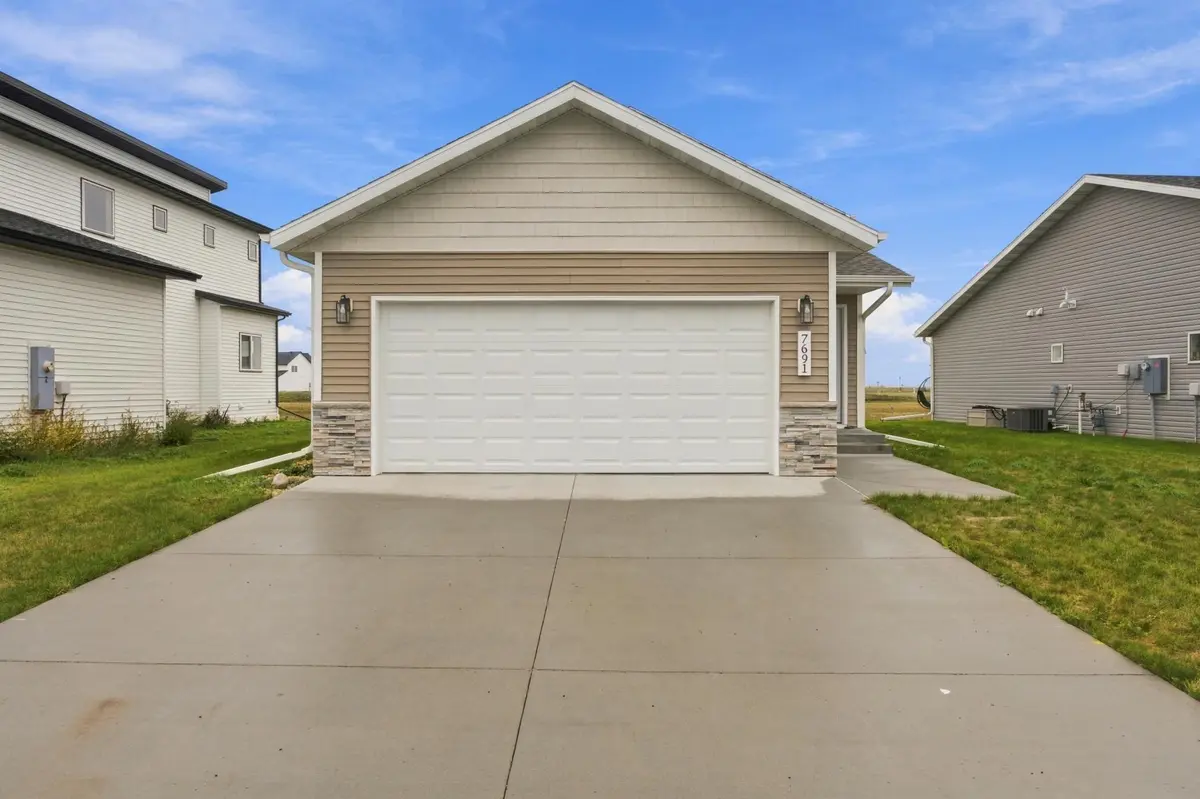 7691 Cub Creek WAY, Horace, ND 58047