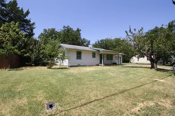 306 S Austin Street, Wolfe City, TX 75496