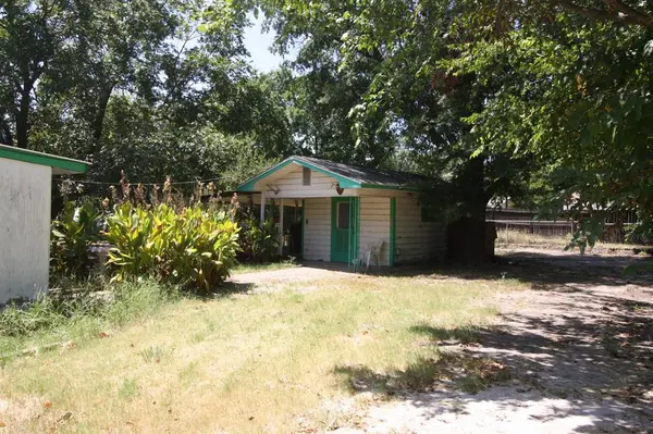 306 S Austin Street, Wolfe City, TX 75496