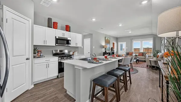 537 STERLING THICKET Lane, Denton, TX 76259
