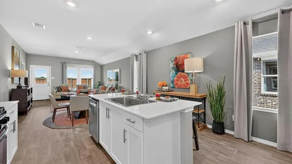 537 STERLING THICKET Lane, Denton, TX 76259