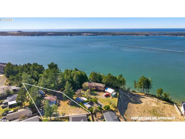 1589 SEAGATE AVE, Coos Bay, OR 97420