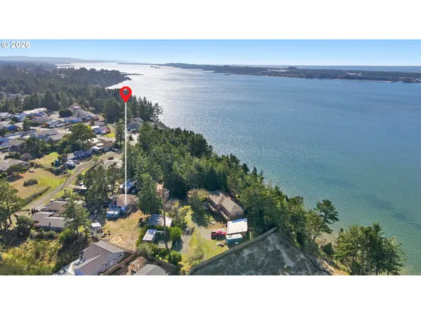 1589 SEAGATE AVE, Coos Bay, OR 97420
