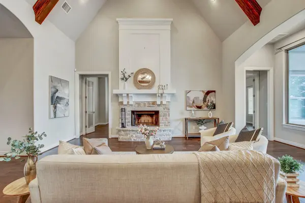 312 Flintlock DR, Leander, TX 78641