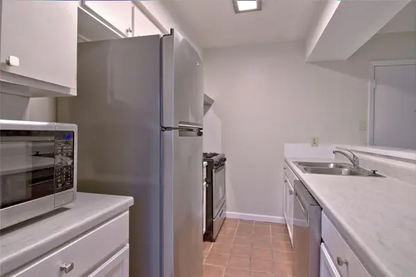 6201 Soft Wind CIR #B, Austin, TX 78745