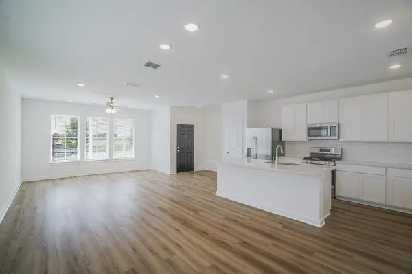 124 Hartson DR, Taylor, TX 76574