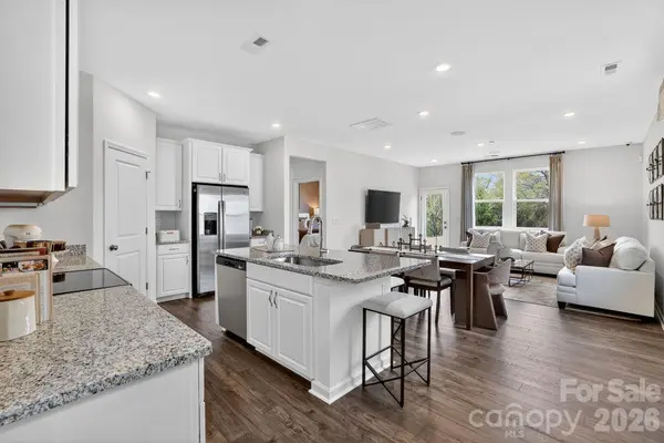 18211 Torchbearer LN, Charlotte, NC 28278