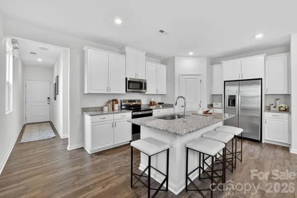 18211 Torchbearer LN, Charlotte, NC 28278