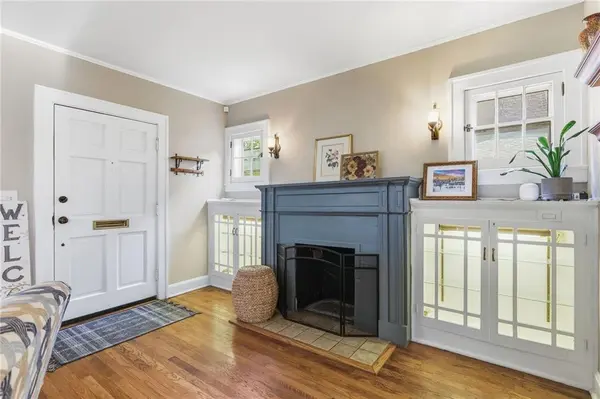 6133 BROOKSIDE BLVD, Kansas City, MO 64113