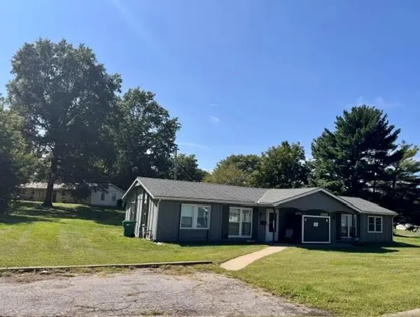 611 little AVE, Lee's Summit, MO 64063
