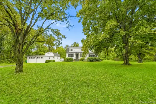 10 Barrett DR, Hopewell Junction, NY 12533
