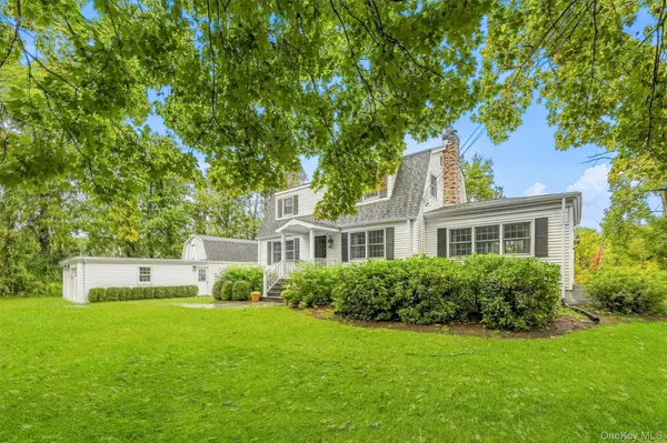 10 Barrett DR, Hopewell Junction, NY 12533