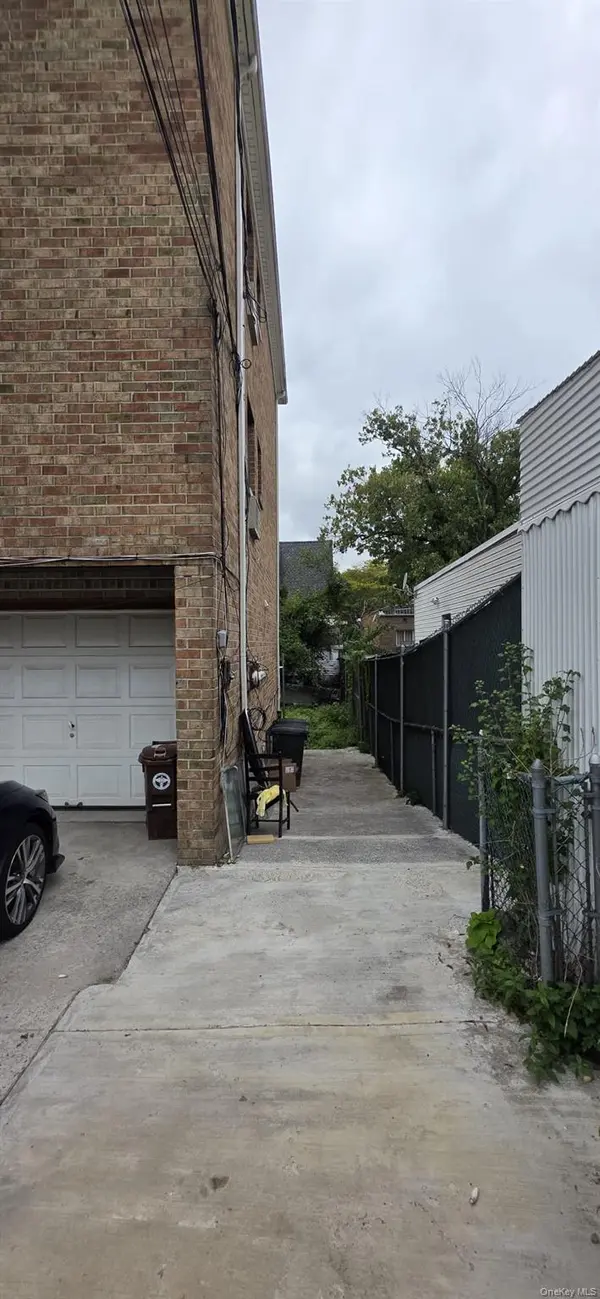 3233 Ely AVE, Bronx, NY 10469