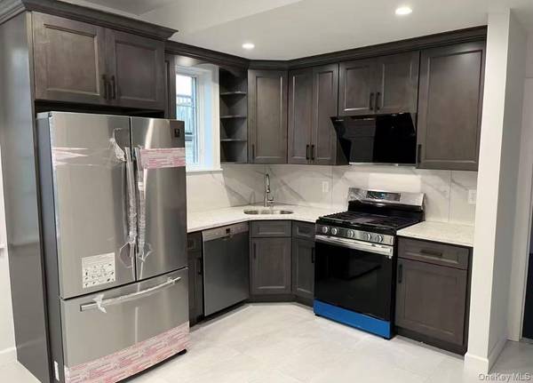 6139 231st ST, Oakland Gardens, NY 11364